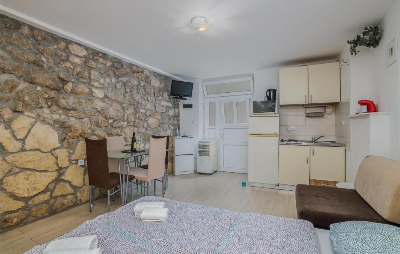 Beautiful Apartment In Vrbnik With Wifi Zewnętrze zdjęcie