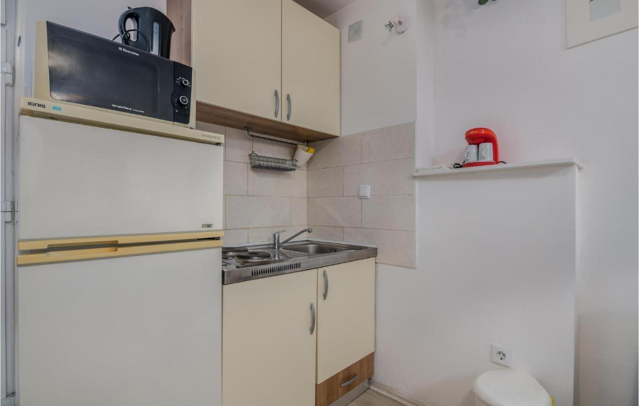 Beautiful Apartment In Vrbnik With Wifi Zewnętrze zdjęcie