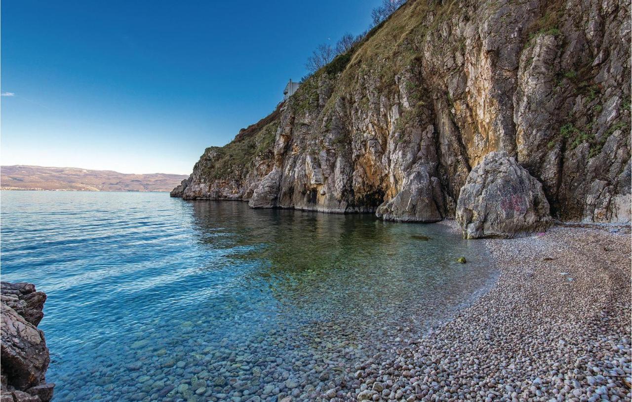 Beautiful Apartment In Vrbnik With Wifi Zewnętrze zdjęcie